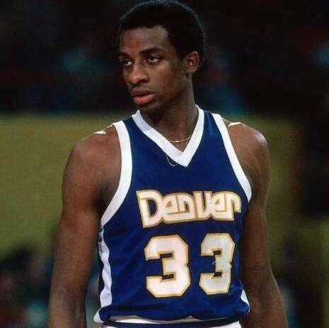 解析费城费城人队如何利用主场观众的噪音制造令对手窒息的压力