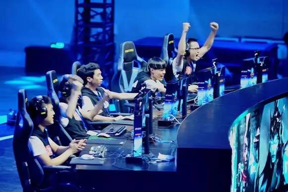 TT群访 HOYA：赢下相熟的iG很开心 想成为在LPL打上名号的上单