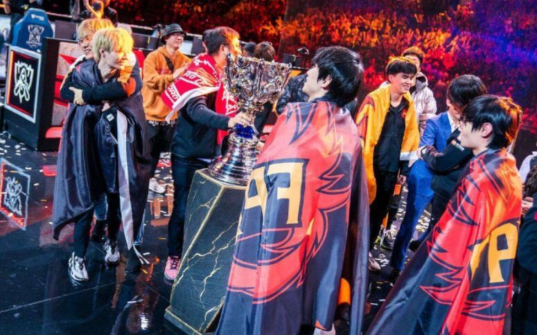 完整的神队伍？OBGG已将 GALA 归类到 Invictus Gaming ，与 TheShy 、 JIEJIE 和 rookie 并列。