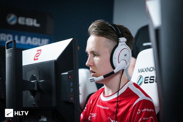 四年前的今天，TES拿到了队史首冠——2020季中杯冠军